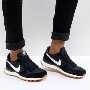 NIKE Women’s Internationalist ‘Black Gum’ • Size 8